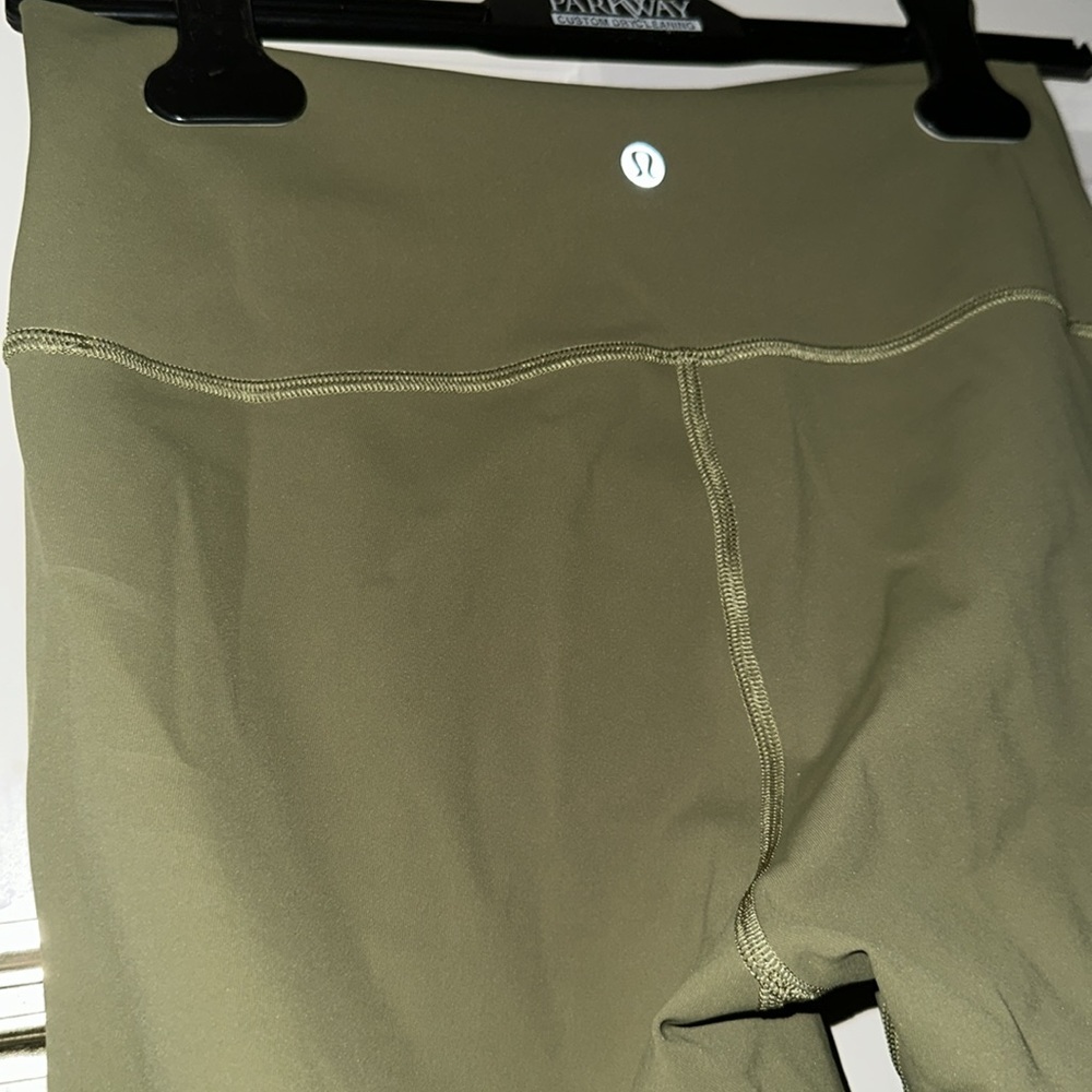 Lululemon Legging - SIZE 8 - Picture 4 of 10